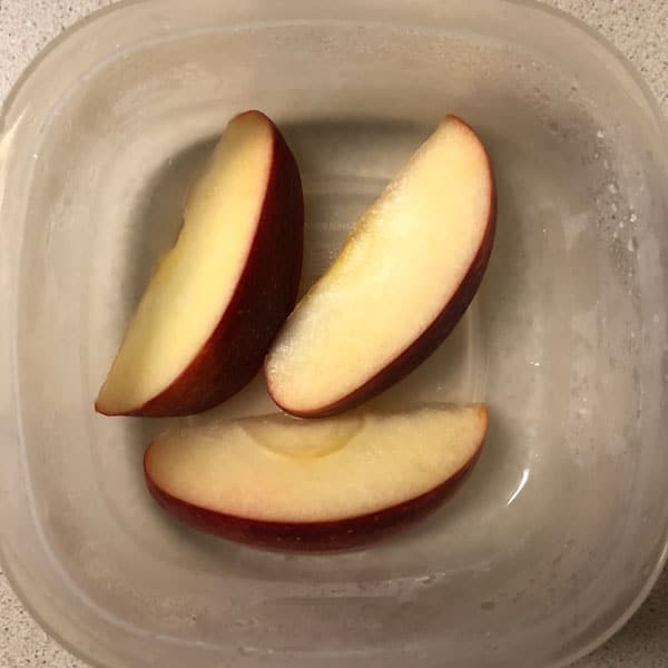 Sliced apples in lemon juice