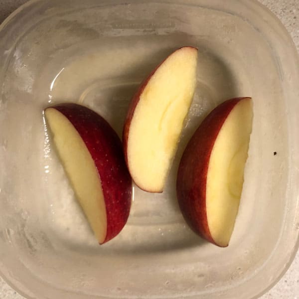 Sliced apples in pineapple juice